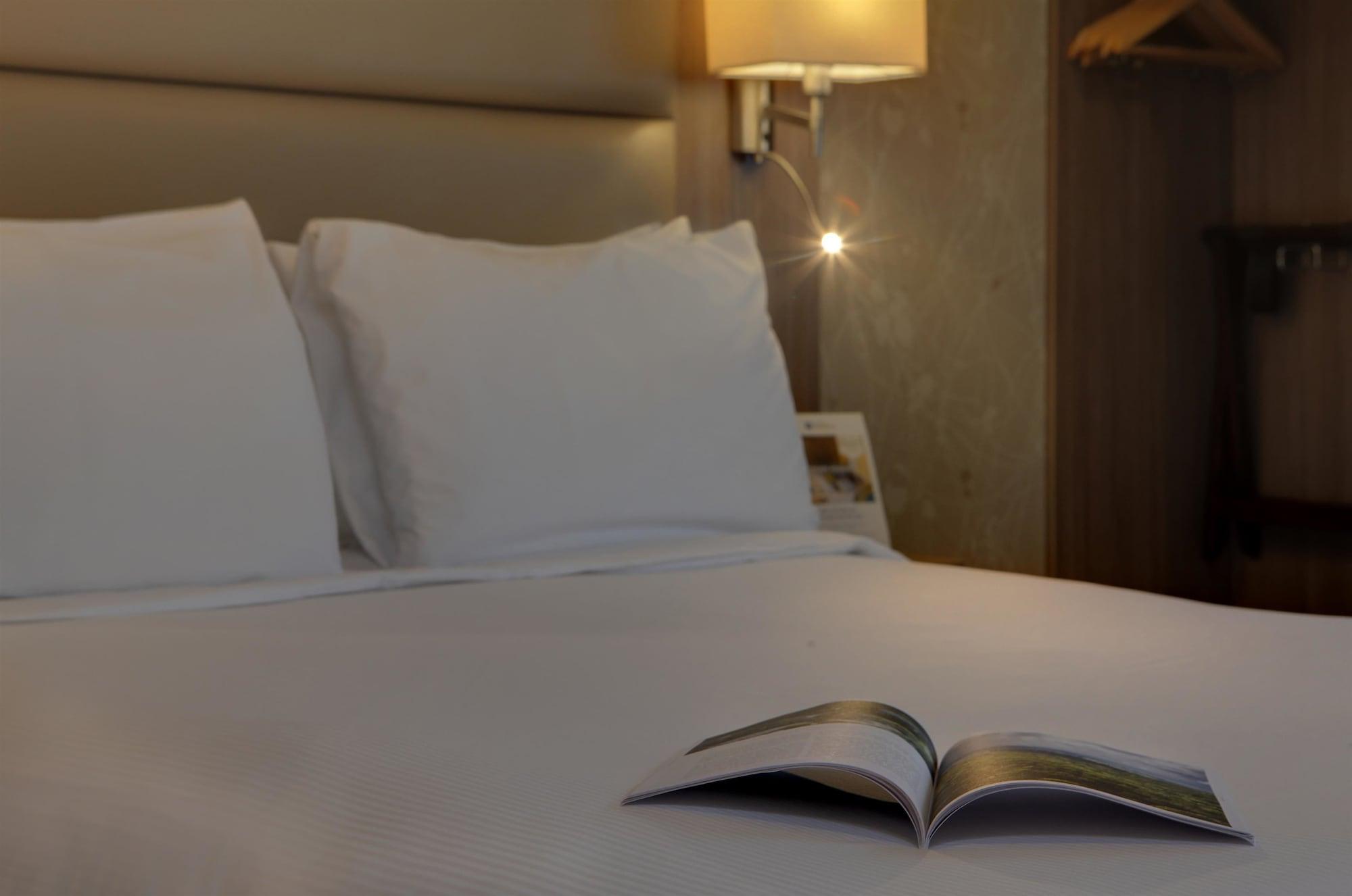 Best Western Pontypool Metro Hotel Extérieur photo