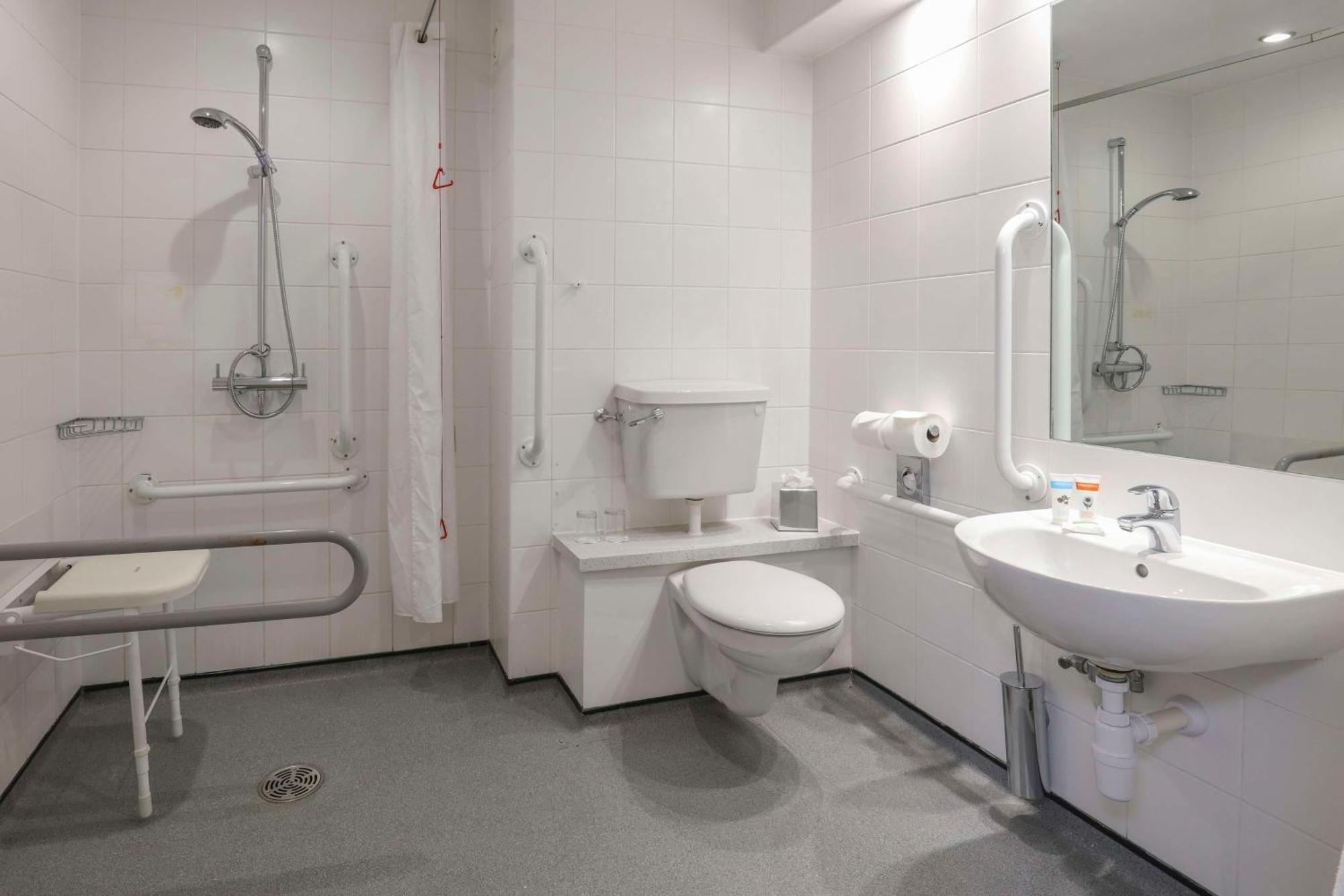 Best Western Pontypool Metro Hotel Extérieur photo