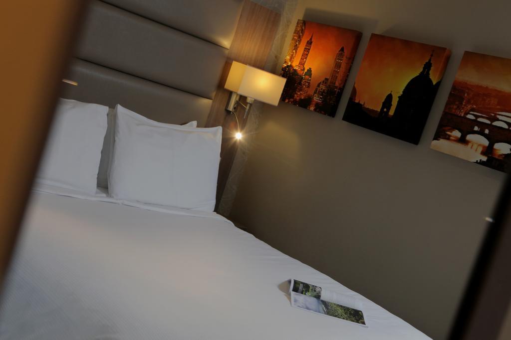Best Western Pontypool Metro Hotel Extérieur photo