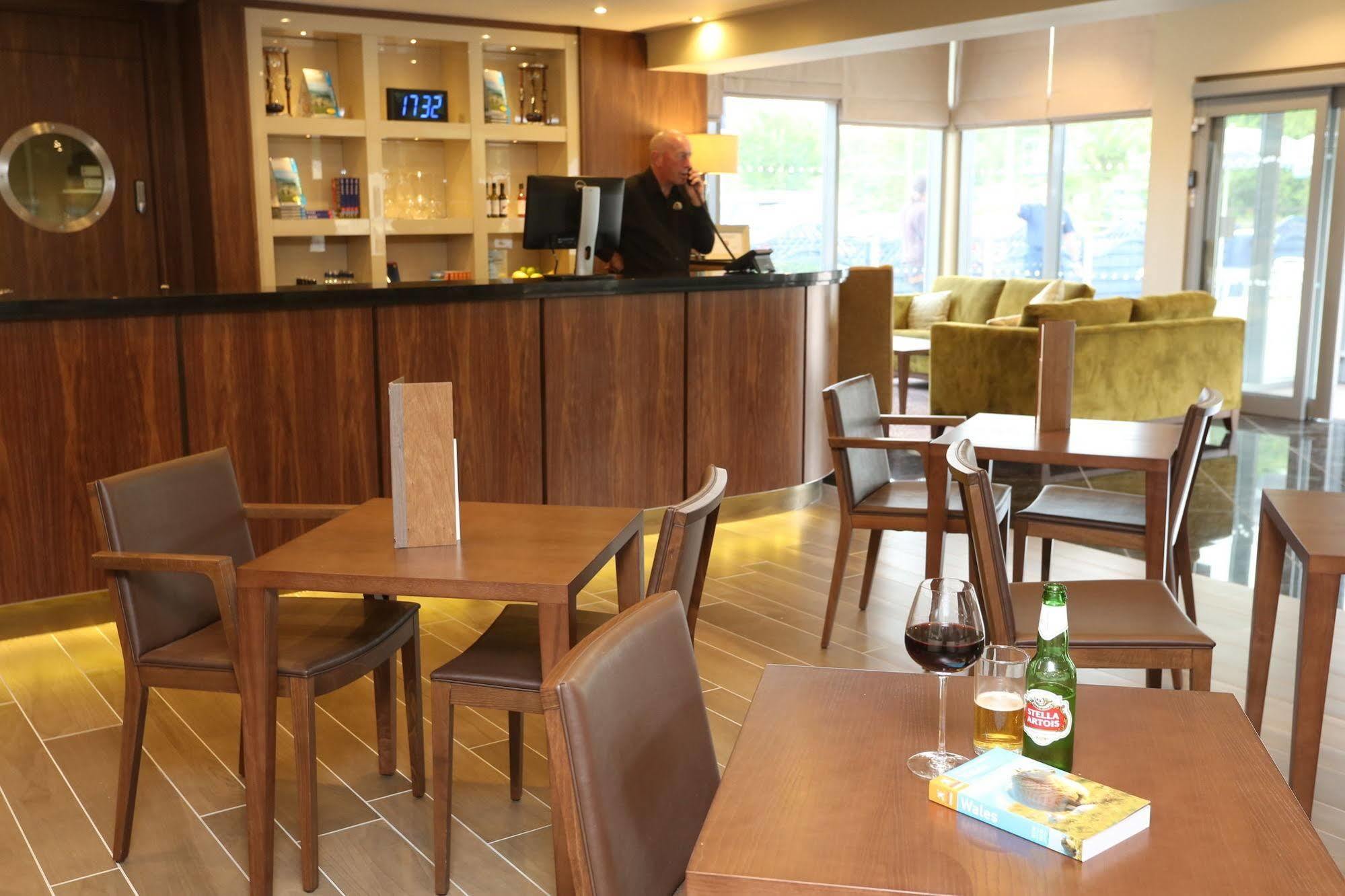 Best Western Pontypool Metro Hotel Extérieur photo